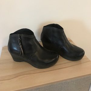 Dansko Veronica ankle bootie, black